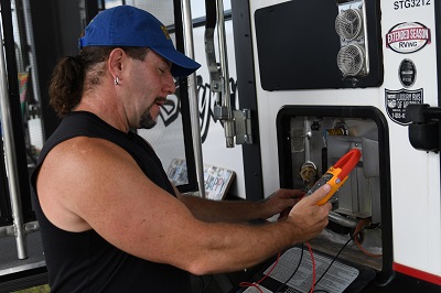 A picture of a CoachNet mobile RV technicians examining an RV to determine a repair solution.