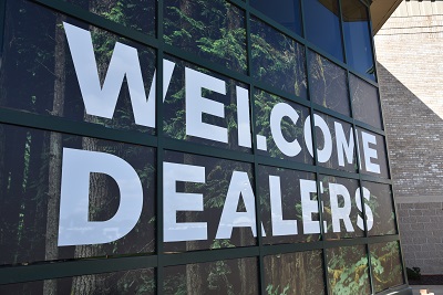 A picture of a sign welcoming dealers to the 2019 Elkhart Extravaganza event in Elkhart, Indiana
