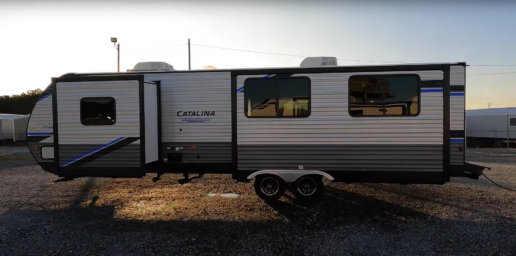 A 2022 Coachmen Catalina 303RKDS from Camping Kingdom.