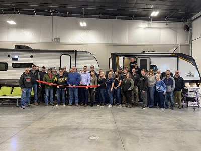 A picture of a large group at Premier RV's ribbon cutting
