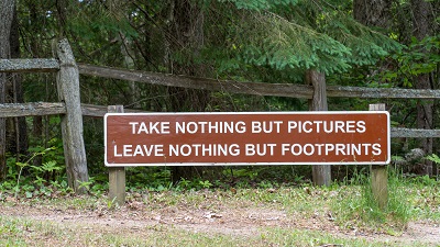 A picture of a Leave No Trace sign at a trailhead