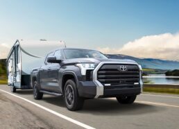 A picture of the 2022 Toyota Tundra with AirLift's LoadLifter suspension.