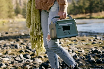 A picture of someone carrying a Yoshino power station