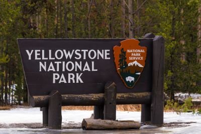 A picture of the Yellowstone National Park sign