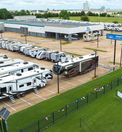 A picture of the Jayco Oklahoma City lot filled with RVs lined up outside