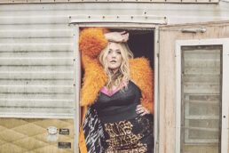 A picture of Elle King. King will perform at Forest River's Elkhart Extravaganza show in September 2023.